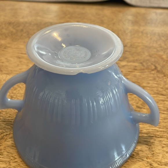 Vintage 2 piece Pyrex Delphite pitcher and sugar dish set - Picture 16 of 16